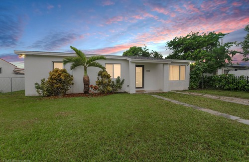Coral Terrace House | Flight Deck. Pet friendly. Southwest area.