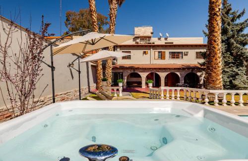 Godoy Cruz House | Fliphaus Wine Country - 9 Bd 22pax Pool Jacuzzi