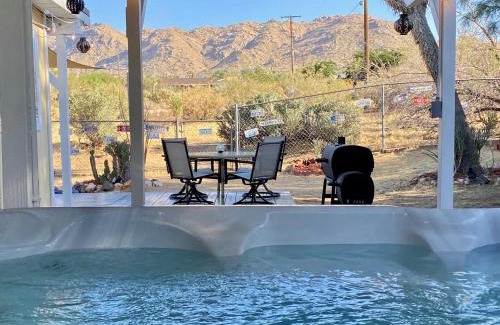 Joshua Tree House | Float Pool, Telescope, Hot Tub, Sauna, BBQ, Mountain Views