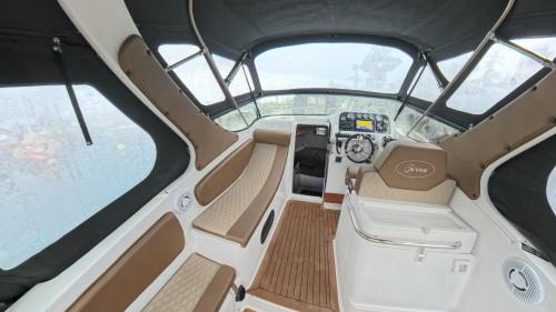Friedrichshafen Boat Rental | Floating Home - Übernachten auf einer Motoryacht im Hafen