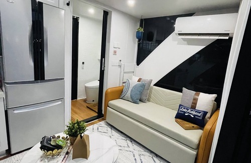 Rowlett Boat Rental | FLOATING HOTEL.