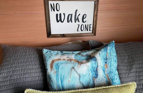 La Follette Boat Rental | Floating Oasis for Relaxation. BYO...Boat. Wifi, Telephone, Covered Porch