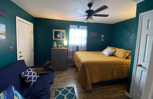 La Follette Boat Rental | Floating Oasis for Relaxation. BYO...Boat. Wifi, Telephone, Covered Porch