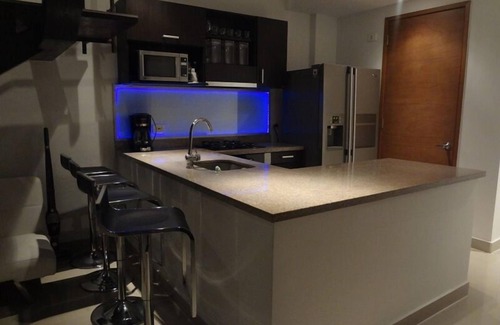 Marbella Apartment | Floating Penthouse Loft/W/Prv Hot Tub !