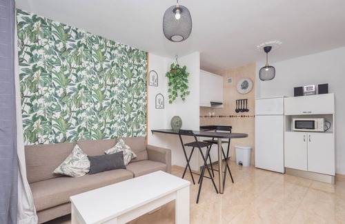 Sonnenland Apartment | Floral Home - Large Private Terrace with Pool