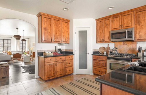 Yucca Valley Villa | Flora by Avantstay Modern & Private Desert Oasis on Large Grounds w/Pool & Bocce Ball!