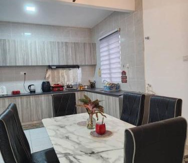 Kajang Apartment | Flora Rozel Homestay, Bangi