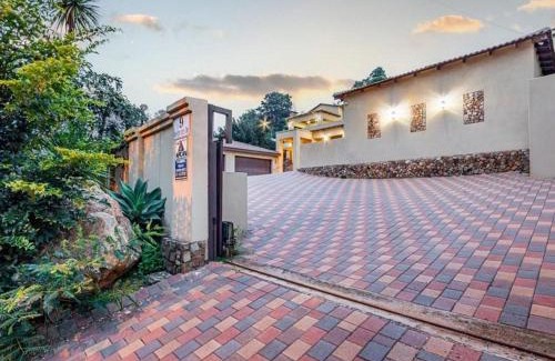 Constantia Kloof House | Floracliffe Guesthouse & Events