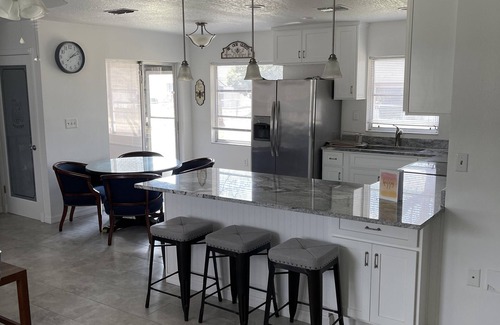 Spring Hill House | Florida escape Quiet area.Restaurants all over,Clearwater 1 hr away,Orlando1hr.