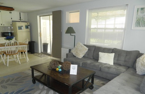 Chassahowitzka House | Florida springs minutes from you@Chassdoorway