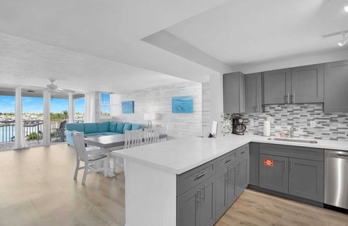 Meadows Condo | Florida | Waterfront 2BR/2BA w/Pool + Dock Access