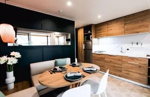 Tregunc House | Flower Camping Domaine de Pendruc * - Mobilhome AVEN Premium 28 m2 2 bedrooms/covered terrace + TV + LV + Sheets 4 people