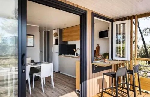 Tregunc House | Flower Camping Domaine de Pendruc * - Mobilhome AVEN Premium 28 m2 2 bedrooms/covered terrace + TV + LV + Sheets 4 people