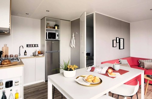 Tregunc House | Flower Camping Domaine de Pendruc * - Mobilhome PENDRUC Premium 30m2 - 2 bedrooms/covered terrace + TV + LV + Sheets 4 people