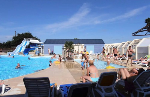 Tregunc House | Flower Camping Domaine de Pendruc * - Mobilhome PENDRUC Premium 30m2 - 2 bedrooms/covered terrace + TV + LV + Sheets 4 people