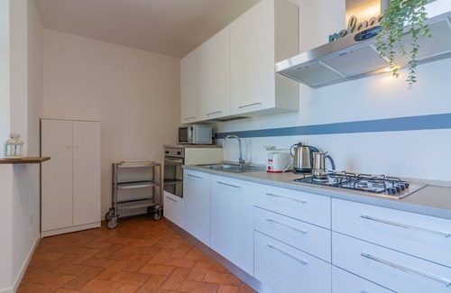 Perledo Apartment | Flower House with Lake View by Wonderful Italy