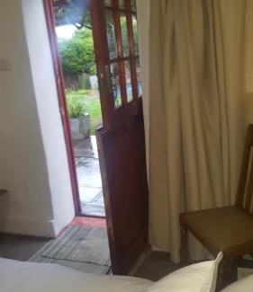 Graaff-Reinet Apartment | Flower's Halt