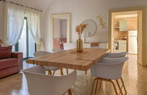 Meta House | flowers apartments and rooms