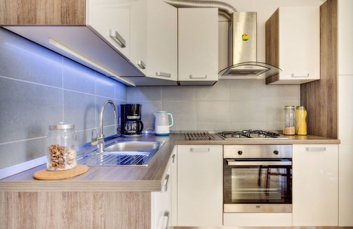 Brodarica Apartment | Fluctus apartments - pet-friendly apartments with a view on the forrest and sea