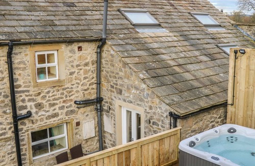 Coniston Cold Cottage | FOGGA CROFT, pet friendly, with hot tub in Gargrave