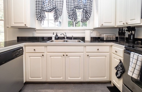 Fondren House | Fondren *King* Bed House in the Heart of Jackson