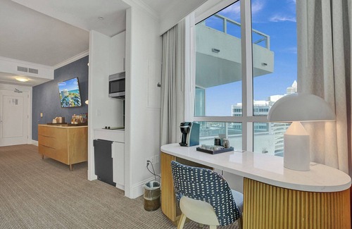 Mid Beach Condo | Fontainebleau Ocean View Junior Suite!