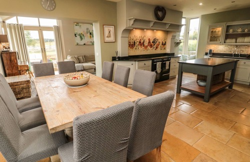 Morpeth House | FONTBURN FARMHOUSE, pet friendly, luxury holiday cottage in Rothbury