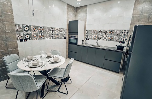 Medina Apartment | Foothills Luxury Residence