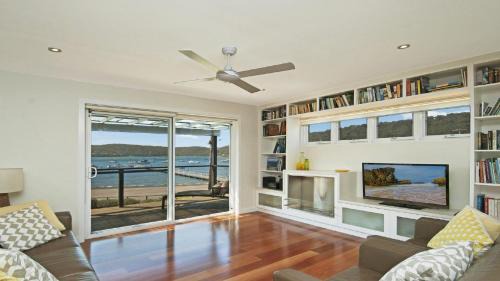 Pretty Beach Central Coast House | 'Footsteps to the Bay' by HolidayCo