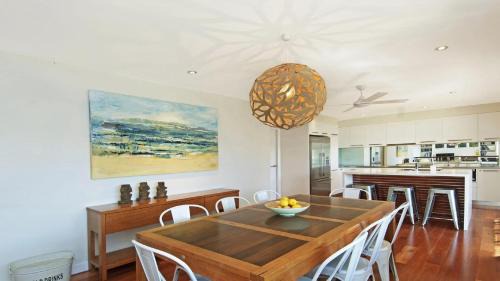 Pretty Beach Central Coast House | 'Footsteps to the Bay' by HolidayCo