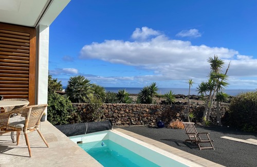 Guatiza House | For individuals and/or families outside of the tourist centers