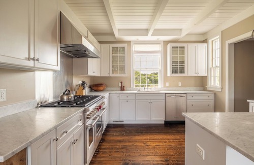 Quidnet House | FOR SALE: Private Family Compound With Guest House, Pool, Tennis & Pickleball.