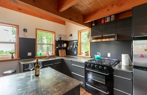 Courtenay House | Forbidden Plateau Paradise with Hot Tub