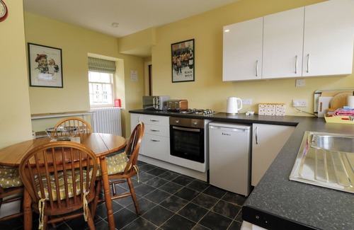 Crieff Cottage | FORDIE SOUTH COTTAGE, family friendly, with a garden in Comrie