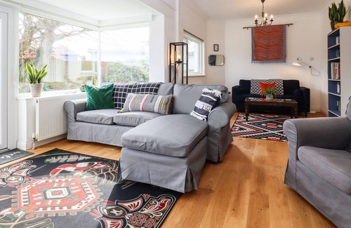 Broadstairs Cottage | FORELAND COTTAGE, pet friendly, with pool in St Peters, Broadstairs