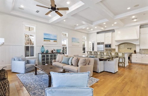 Forest District House | Forest District - Pool! Golf Cart! Screened Porch! Private Pool!