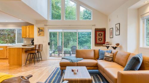 Clinton House | Forest Front Home w Fire Pit Mins to Beaches Wineries Trails Cedarview Retreat by AvantStay