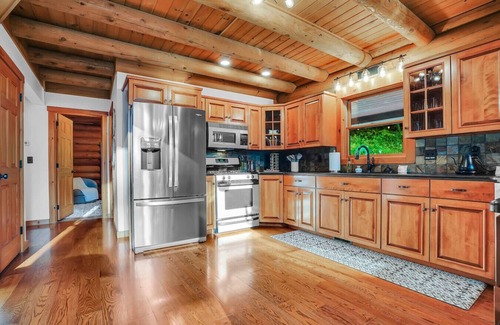 Mount Aetna Cabin | Forest Haven Retreat