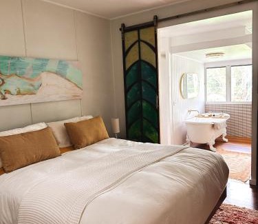 Cudgen House | Forest Hill Retreat-Private 10 acre Upscale Property with lots of extras