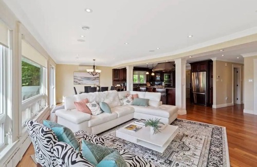 Quidi Vidi Apartment | Forest House | QV Lake View | Parking