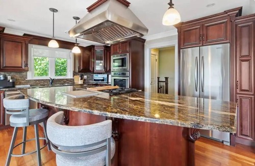 Quidi Vidi Apartment | Forest House | QV Lake View | Parking