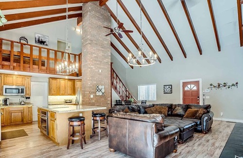 Heber House | Forest Lakes Chalet - Fire pit🔥 On the rim~ hiking🥾 & riding trails🚵‍♂️ nearby lakes