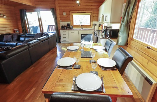 Kenwick Cottage | FOREST LODGE KENWICK PARK, pet friendly in Kenwick Woods