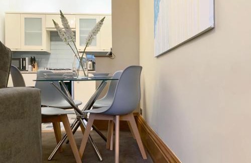 Glenisla House | Forest Park Apartment