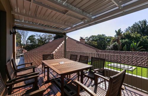 Greater Johannesburg Metropolitan Area Apartment | Forest Town Getaway close to the Parks