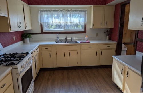 Princeton Apartment | Forest View 2bd on 175 Acre Farm