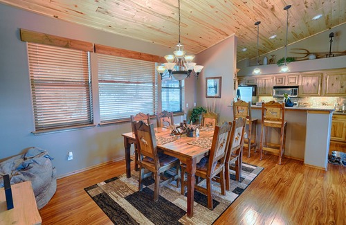 Show Low Cabin | Forest Views nFenced for Kids and/or Dogs, AC/Great Wi-Fi/DirectTV/Grill/Laundry