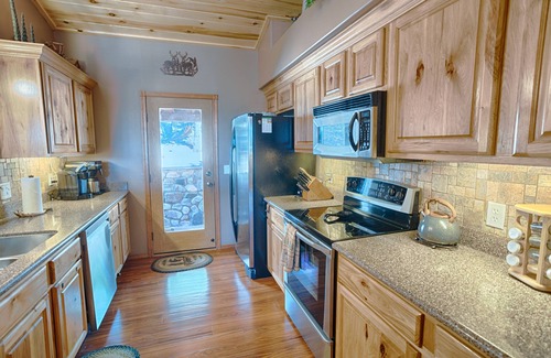 Show Low Cabin | Forest Views nFenced for Kids and/or Dogs, AC/Great Wi-Fi/DirectTV/Grill/Laundry