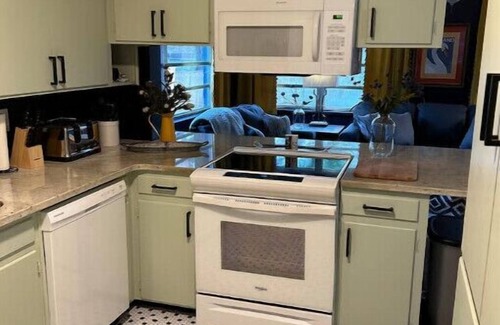 Lakeland House | Forever Young Place Bungalow!