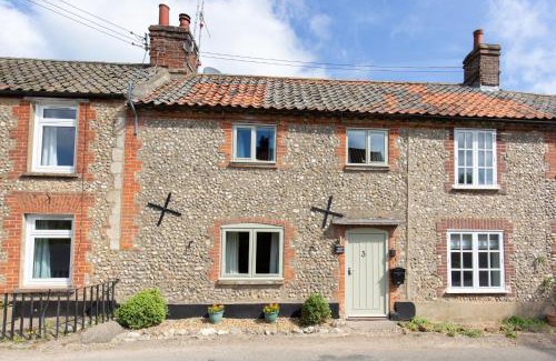Binham House | ForgetMeNot Cottage